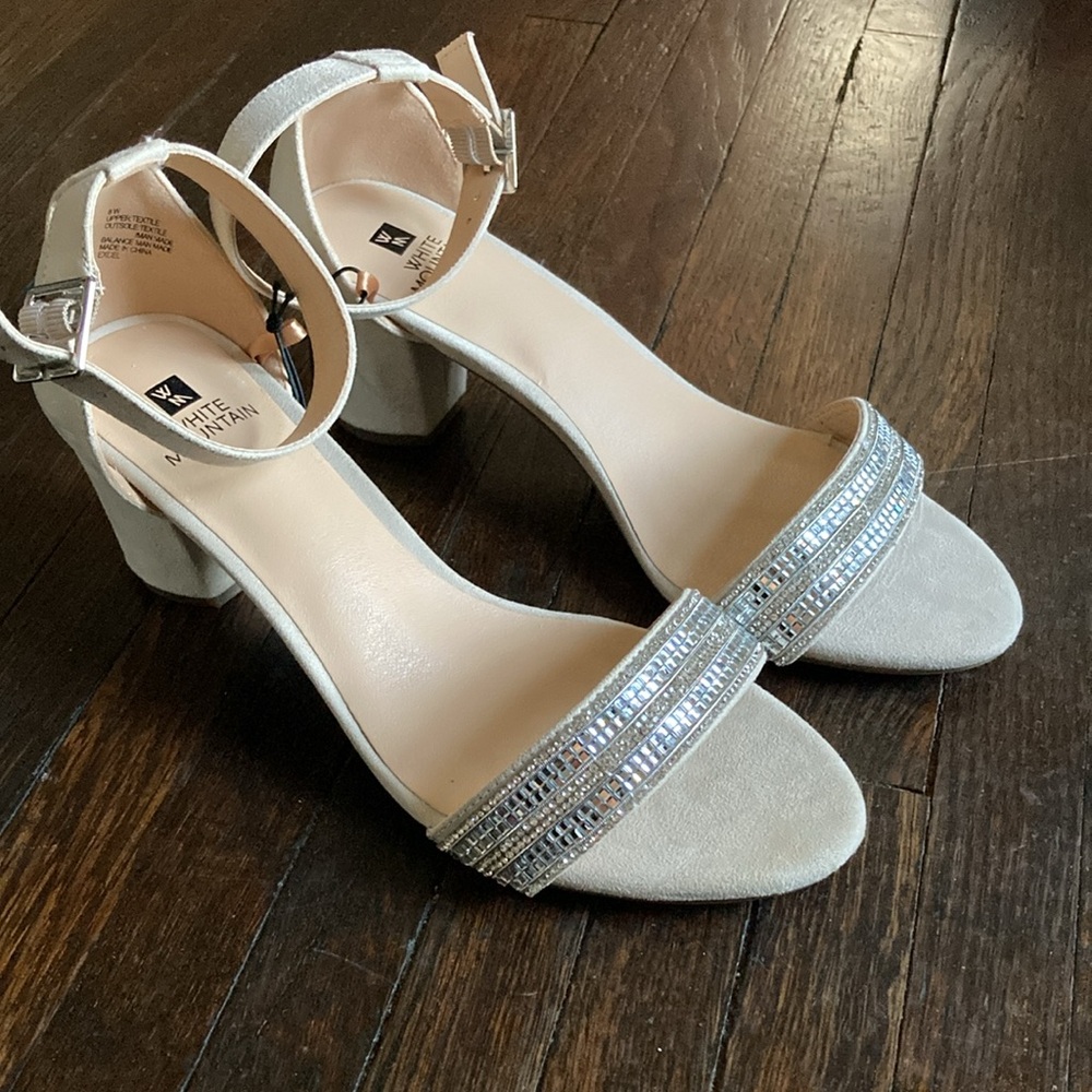 White Mountain Sandals 👡 Size 8